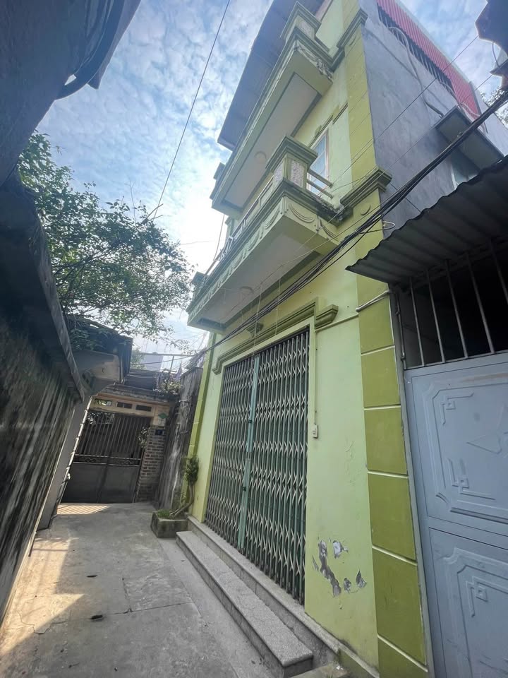 Nhà 3 tầng Tân Hồng - Từ Sơn 61.5m² giá 2 tỷ - Tiện ích đầy đủ, gần hồ!