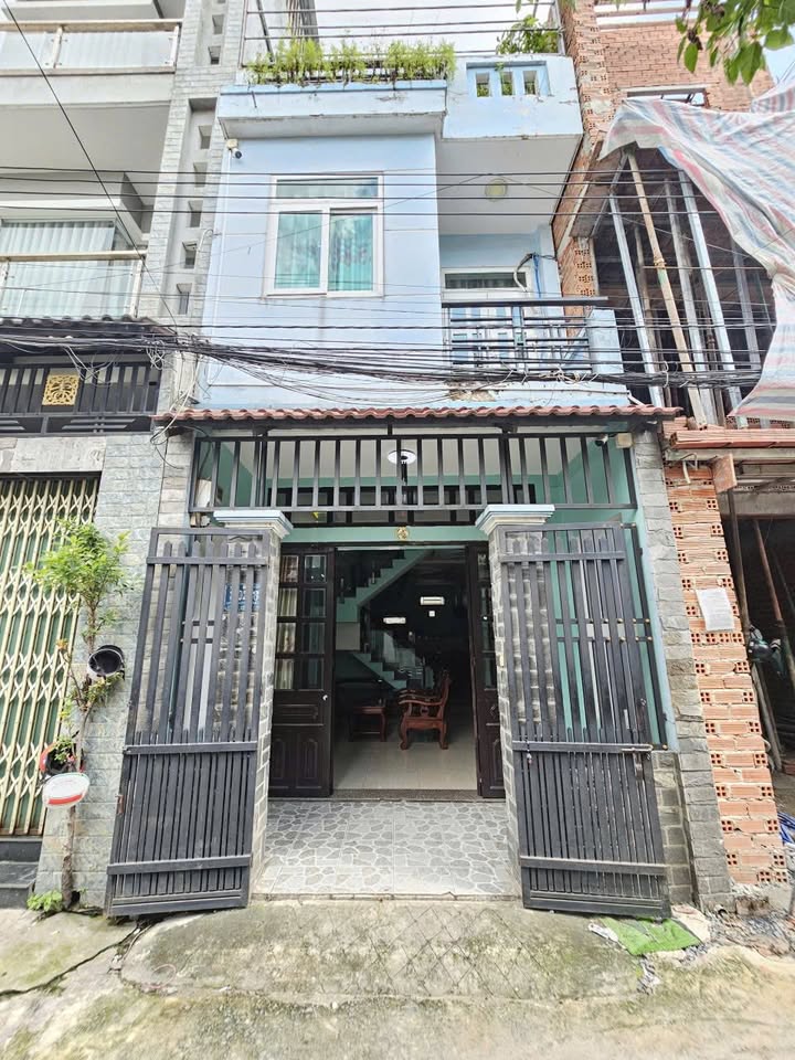 Nhà phố Dĩ An 49.4m² giá 3.68 tỷ - Full nội thất, tiện ích đầy đủ!