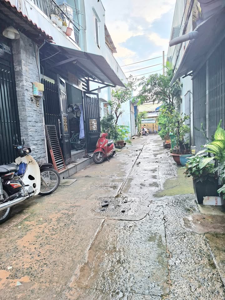 Nhà phố 4 tầng đường Lê Văn Quới, Tân Phú, 32m² giá 4.45 tỷ - Ô tô đậu cửa, gần chợ!