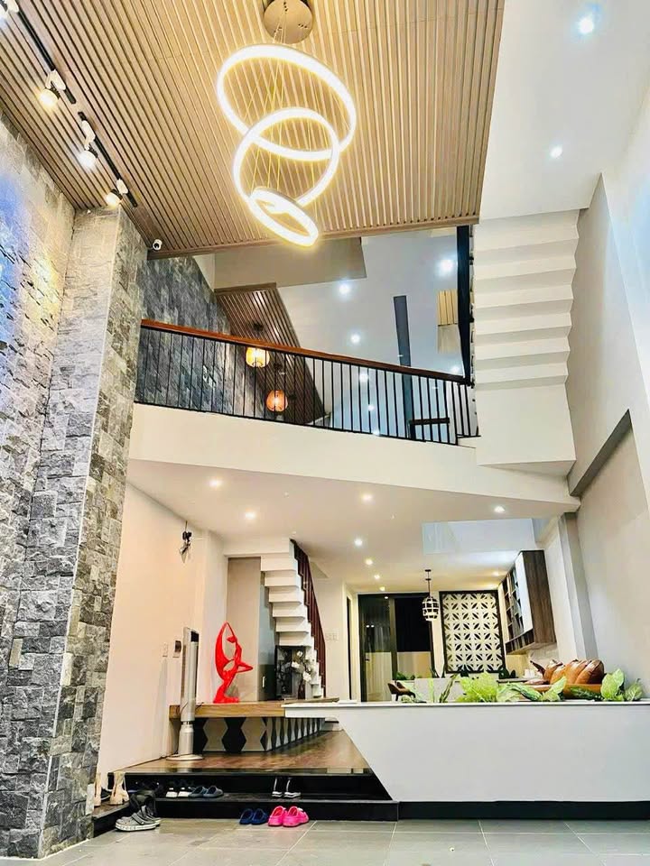 Cho thuê nhà 4.5 tầng mặt tiền Hồ Huấn Nghiệp 85m² giá 35 triệu - Full nội thất sang trọng!