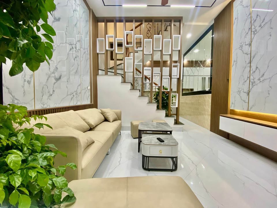 Nhà riêng Bạch Mai 37m² giá 8.2 tỷ - Sổ đỏ chính chủ, nở hậu!