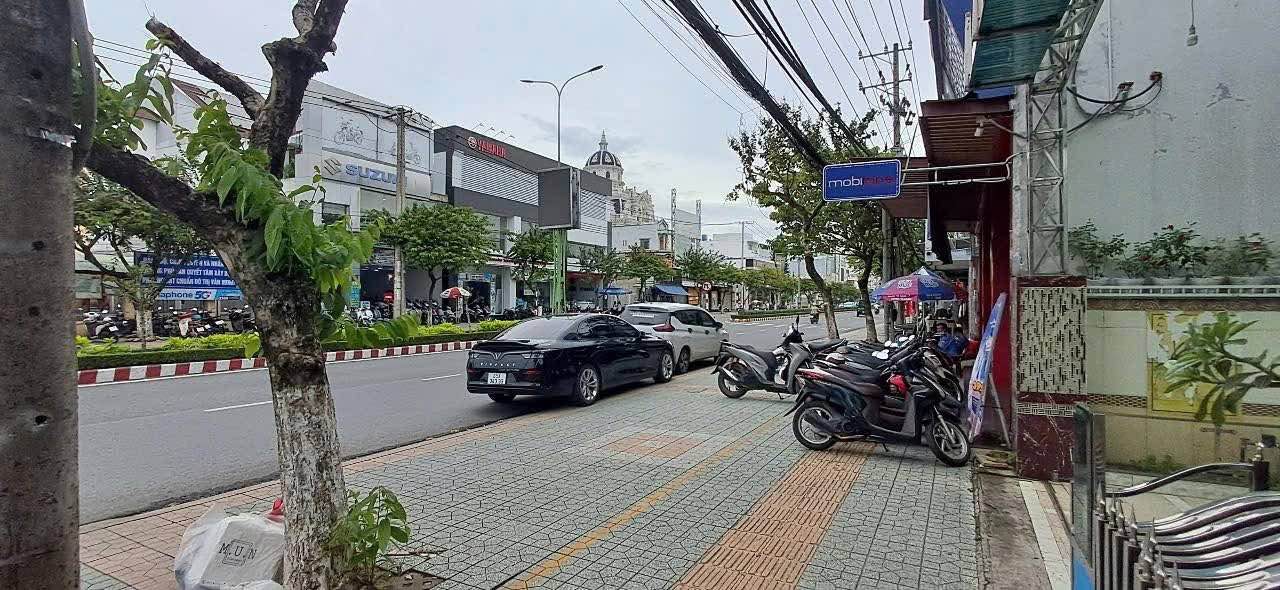 Nhà mặt tiền Đại lộ Đồng Khởi, Phú Tân, Bến Tre 124m² giá 9.5 tỷ - Đầu tư sinh lời hiệu quả!