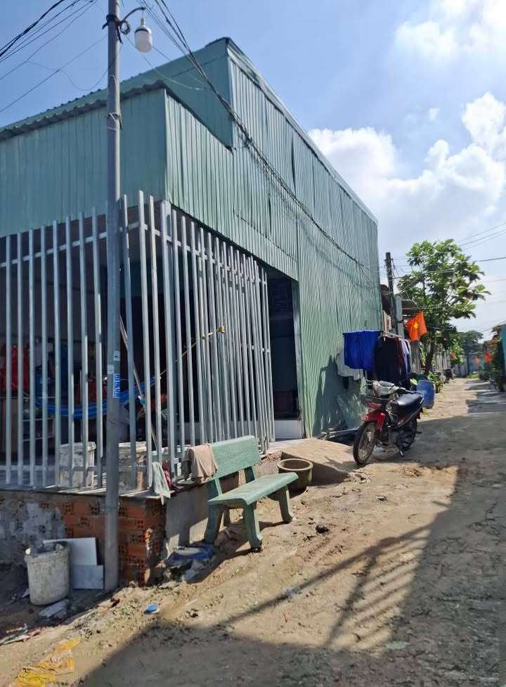 Nhà bán Tân Hiệp, Tân Uyên 64m² giá 600 triệu - Nhà mới full nội thất!