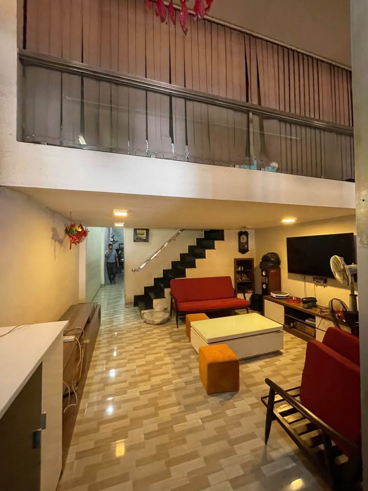 Nhà mặt tiền đường 2/4 Nha Trang 121.9m² giá 10 tỷ - Kinh doanh sầm uất!