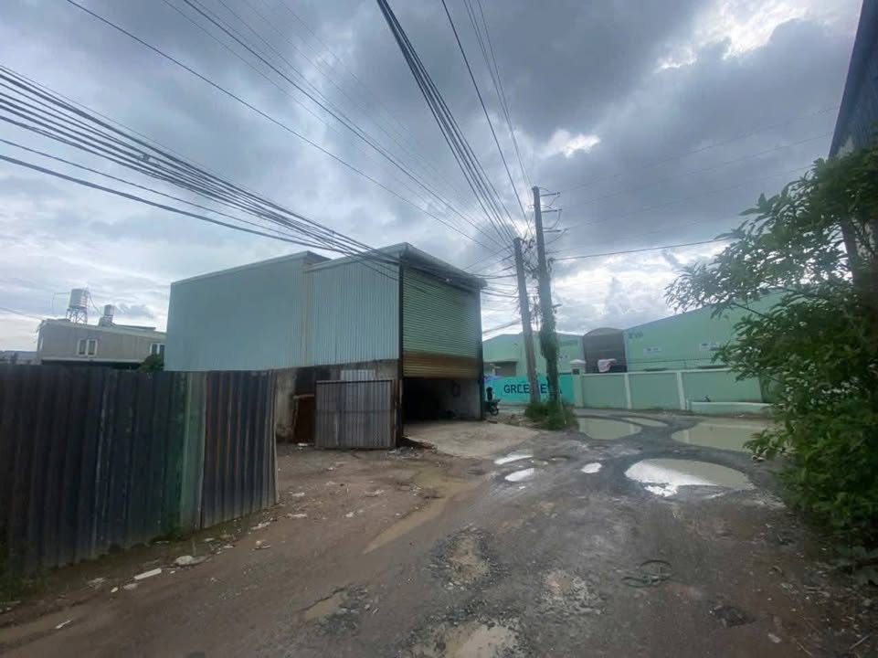 Đất thổ cư Dĩ An 105m² giá 2.3 tỷ - Sổ đỏ chính chủ, mặt tiền đường nhựa!