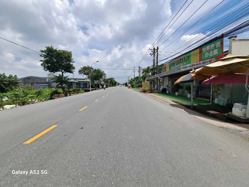 Bán kho xưởng mặt tiền TL835A, ấp 4, Bến Lức, 9840m² - Cơ hội đầu tư hiếm có!