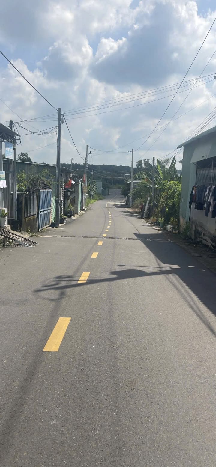 Đất mặt tiền đường Uyên Hưng 37, TP Tân Uyên 192m² giá chỉ 2.2 tỷ - Đầu tư sinh lời ngay!