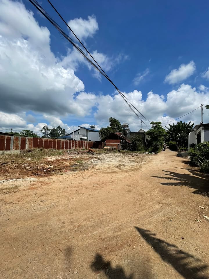 Đất nền liền kề đường E Thôn 2, Buôn Ma Thuột 100m² giá 1.98 tỷ - Đầu tư sinh lời ngay!