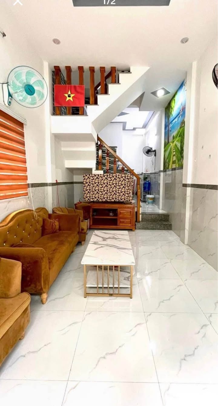 Nhà 2 tầng Hẻm Trần Hưng Đạo Quy Nhơn 33m² giá 1.75 tỷ - Đẹp lung linh, chỉ việc xách va ly vào ở!