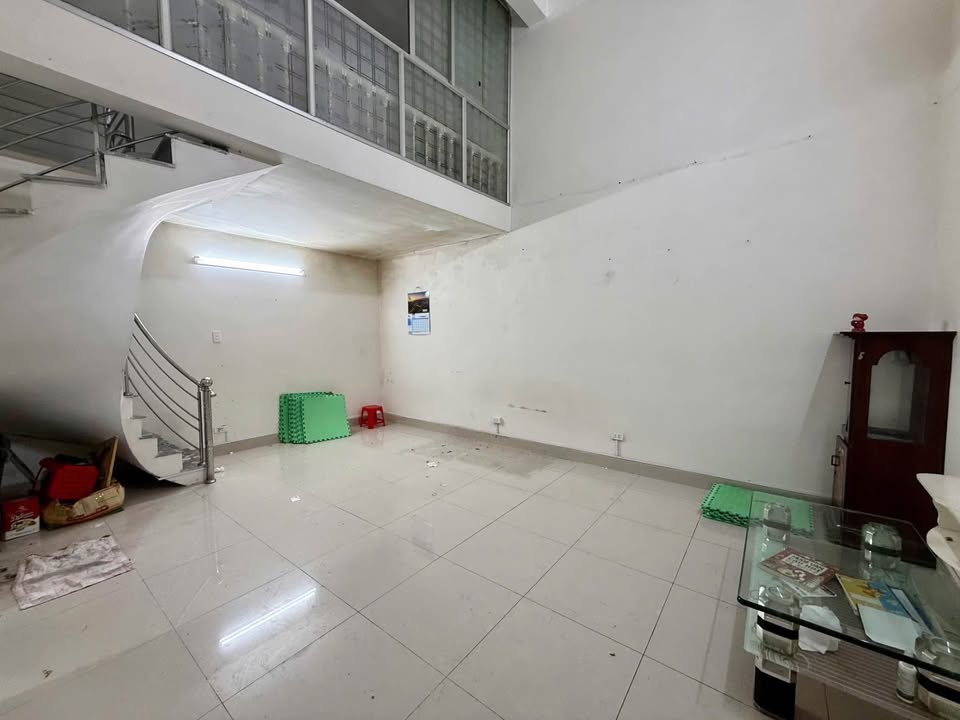 Nhà 3 tầng Đình Đông 40m² giá 2 tỷ - Cơ hội đầu tư hấp dẫn!