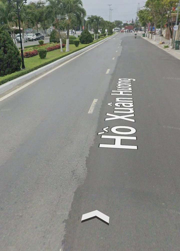 Nhà 2 tầng đường Hồ Xuân Hương 240m² giá 19.8 tỷ - Vị trí đẹp gần biển!