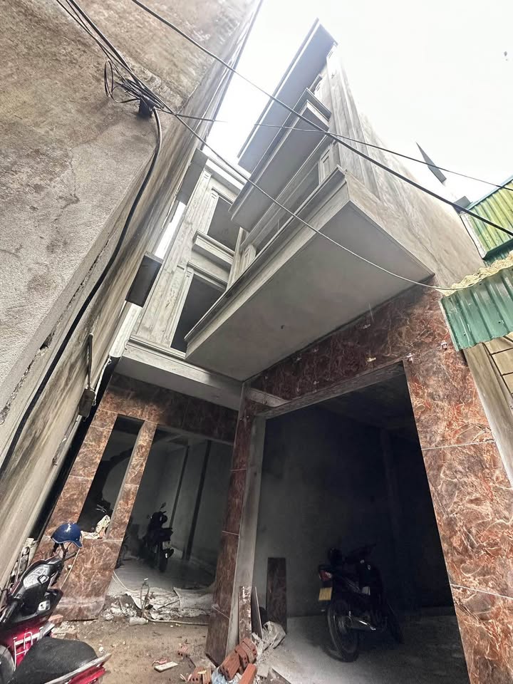 Nhà 3 tầng tại Kì Bá, Thái Bình 120m² giá 2.1 tỷ - Thiết kế hiện đại, giao thông thuận lợi!