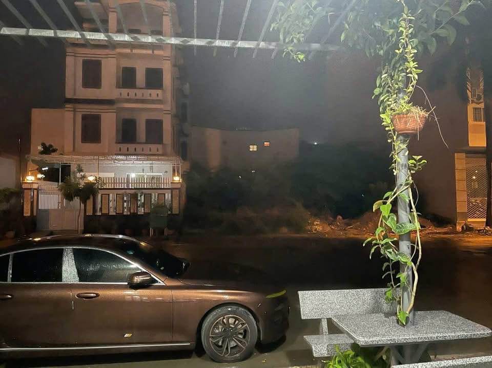 Bán nhà 3 tầng mặt tiền đường Lý Thái Tổ, Nha Trang 92m² - Kinh doanh sầm uất!