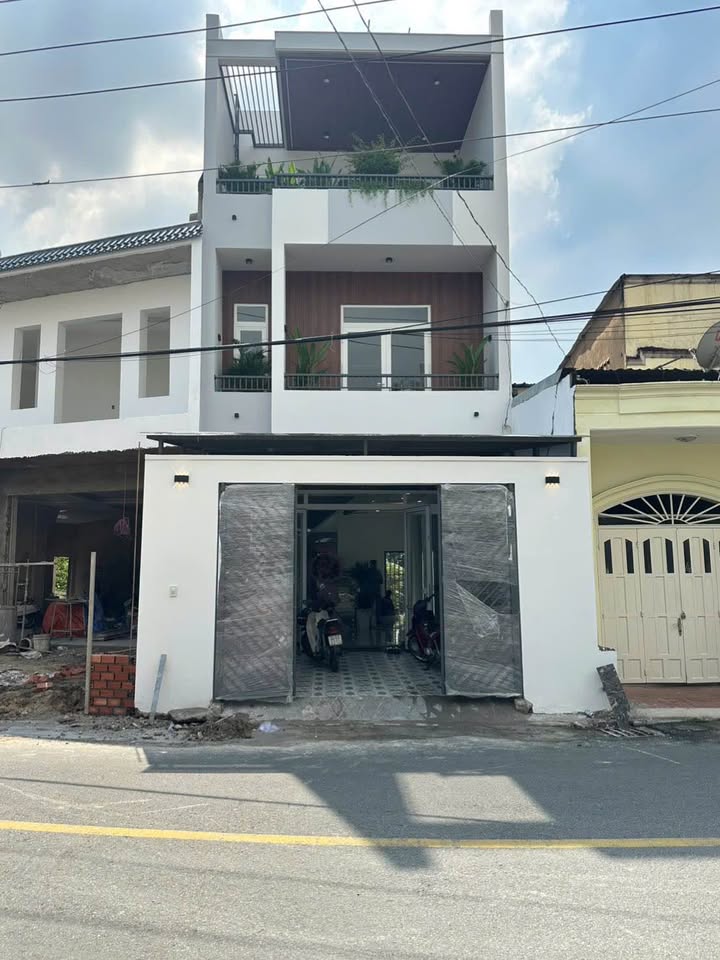 Nhà phố Dĩ An 88m² giá thỏa thuận - Full nội thất hiện đại!