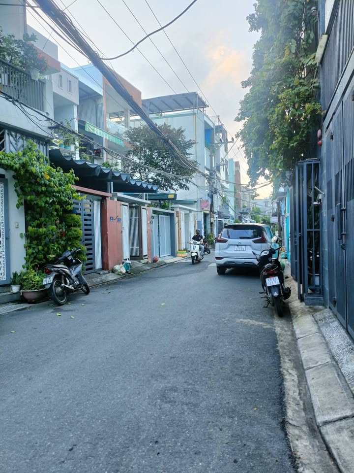 Nhà 2 tầng Hòa Cường 100m² giá 6 tỷ - Vị trí trung tâm, ô tô tránh nhau!