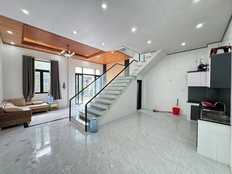 Nhà 1 trệt 1 lầu tại Gò Công 57.85m² giá 1.6 tỷ - Vị trí thuận lợi gần chợ