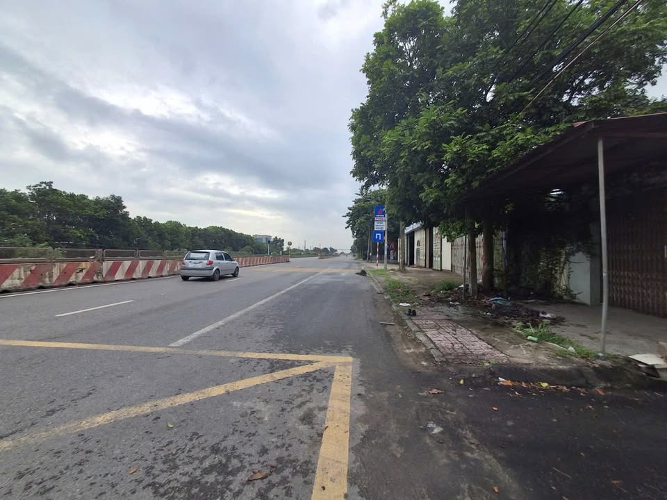 Nhà đẹp 3 tầng mặt tiền Quốc lộ 1A, Ninh Bình 100m² giá 6 tỷ - Gần khu du lịch nổi tiếng!