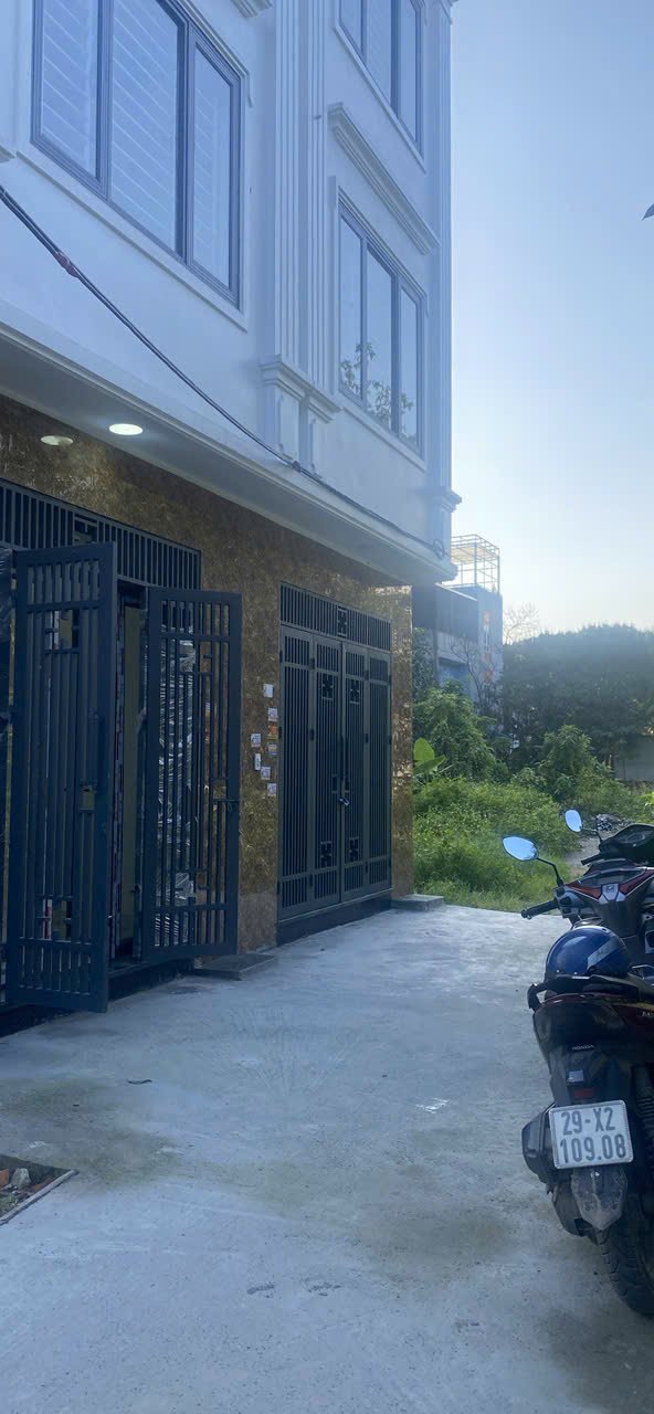 Nhà 3 tầng Phượng Đồng 43m² giá thỏa thuận - Sổ đỏ riêng biệt, pháp lý rõ ràng!