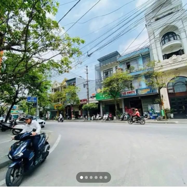 Nhà phố kinh doanh 3 mặt tiền Nguyễn Phong Sắc, 102m² giá 6.9 tỷ - Nội thất đầy đủ, dọn vào ở ngay!