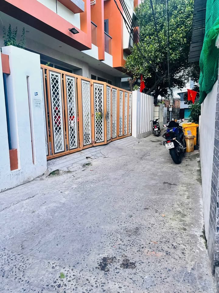 Nhà hẻm Hoàng Diệu Nha Trang 81.9m² giá 6 tỷ - Cách biển chỉ 300m!