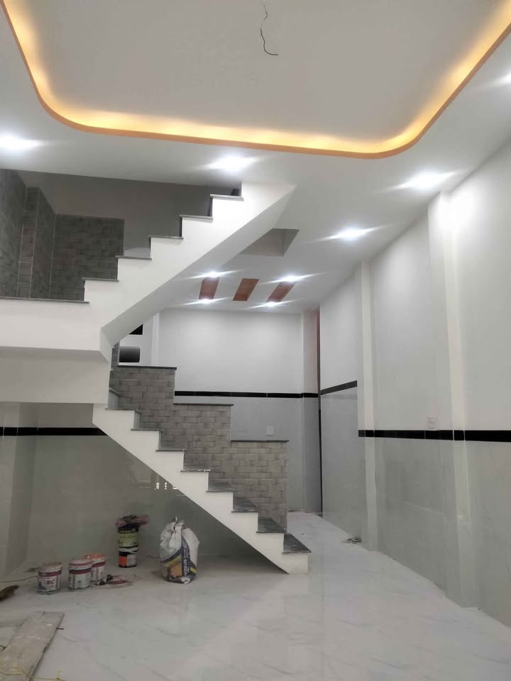Nhà 2 Tầng Hẻm Trần Hưng Đạo Quy Nhơn 32m² giá 2.58 tỷ - Chính chủ, gần chợ và trường học!