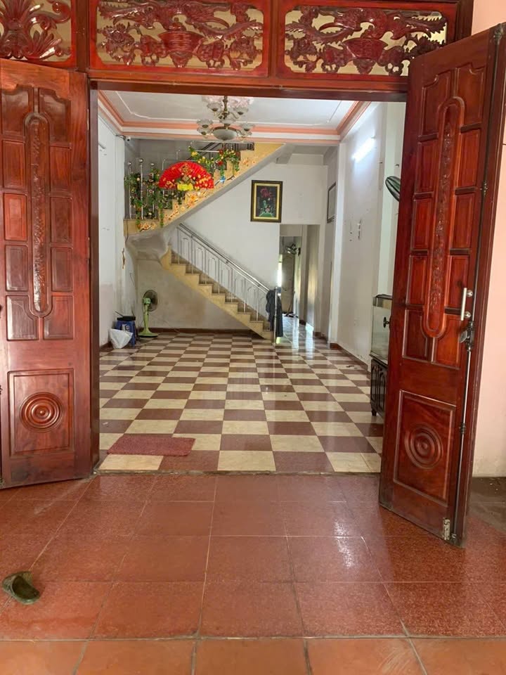 Nhà cho thuê 2 tầng mặt tiền 37 Lê Văn Hiến, Đà Nẵng - 3PN, 12 triệu/tháng, thích hợp làm văn phòng!