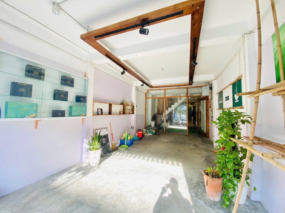 Nhà 3 tầng mặt tiền Nguyễn Chí Thanh, Hải Châu 80m² giá 22 triệu - Kinh doanh thuận lợi!