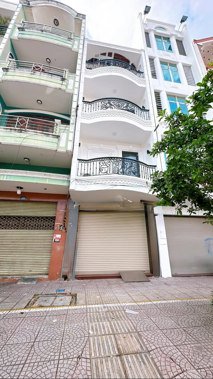 Nhà mặt tiền Hoàng Diệu, Quận 4, 72m² giá 29.999 tỷ - Đầu tư sinh lời ngay!