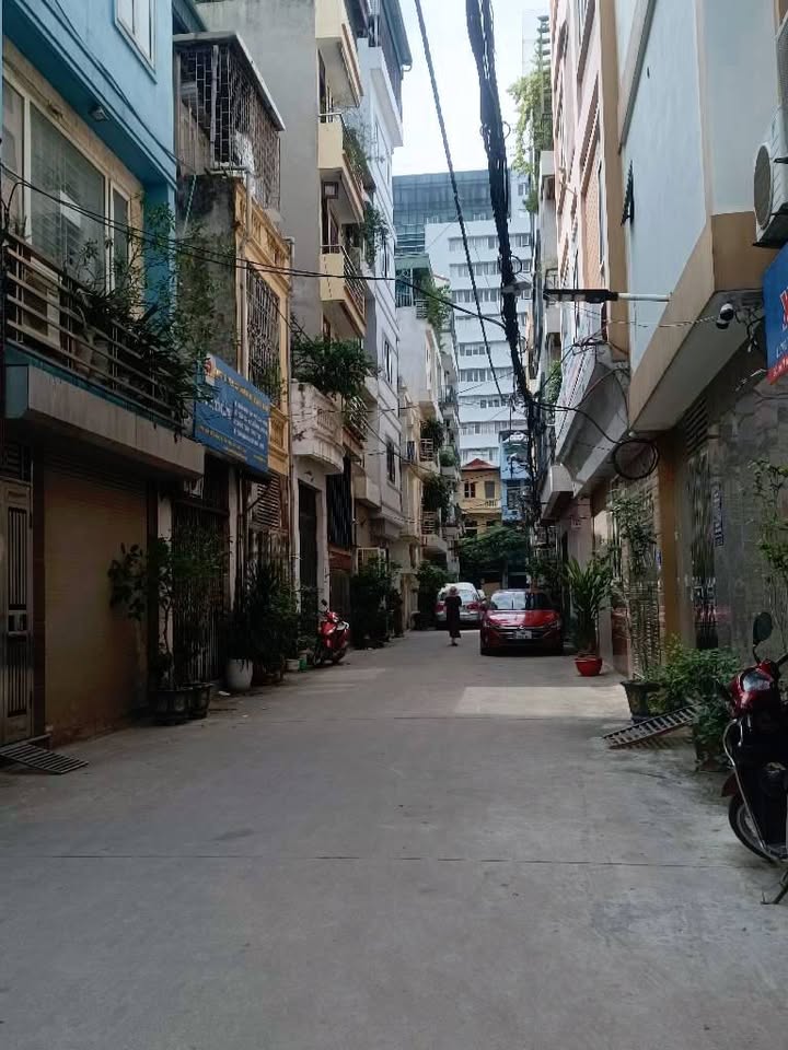 Nhà phố Phú Diễn 118m² giá 24.4 tỷ - Sẵn sổ đỏ chính chủ, ô tô vào nhà!