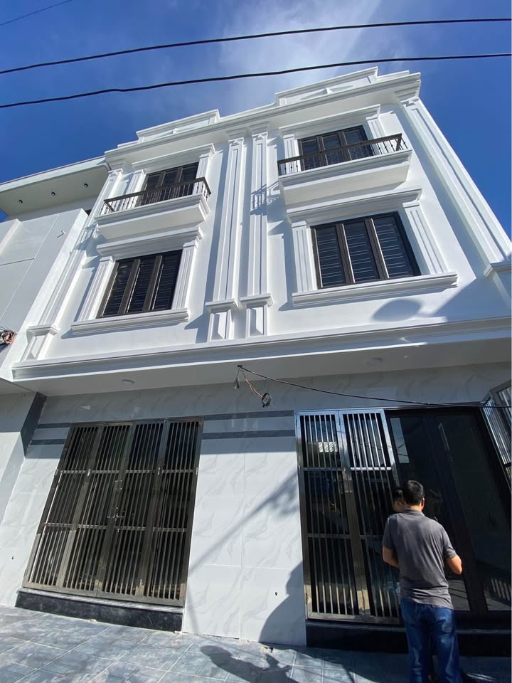 Nhà 3 tầng ngay sát mặt đường Nguyễn Lương Bằng, Kiến An 50m² giá 2.2 tỷ - Sổ đỏ chính chủ!