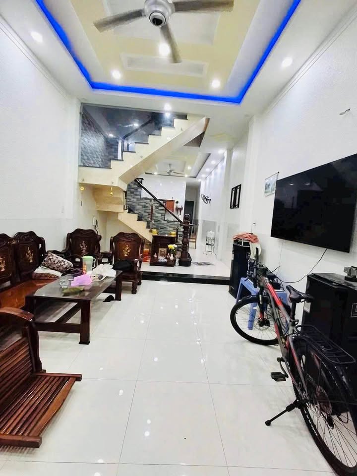 Bán gấp nhà mặt tiền Trảng Dài Biên Hòa 120m² giá 4.2 tỷ - Đường lớn thuận lợi kinh doanh!