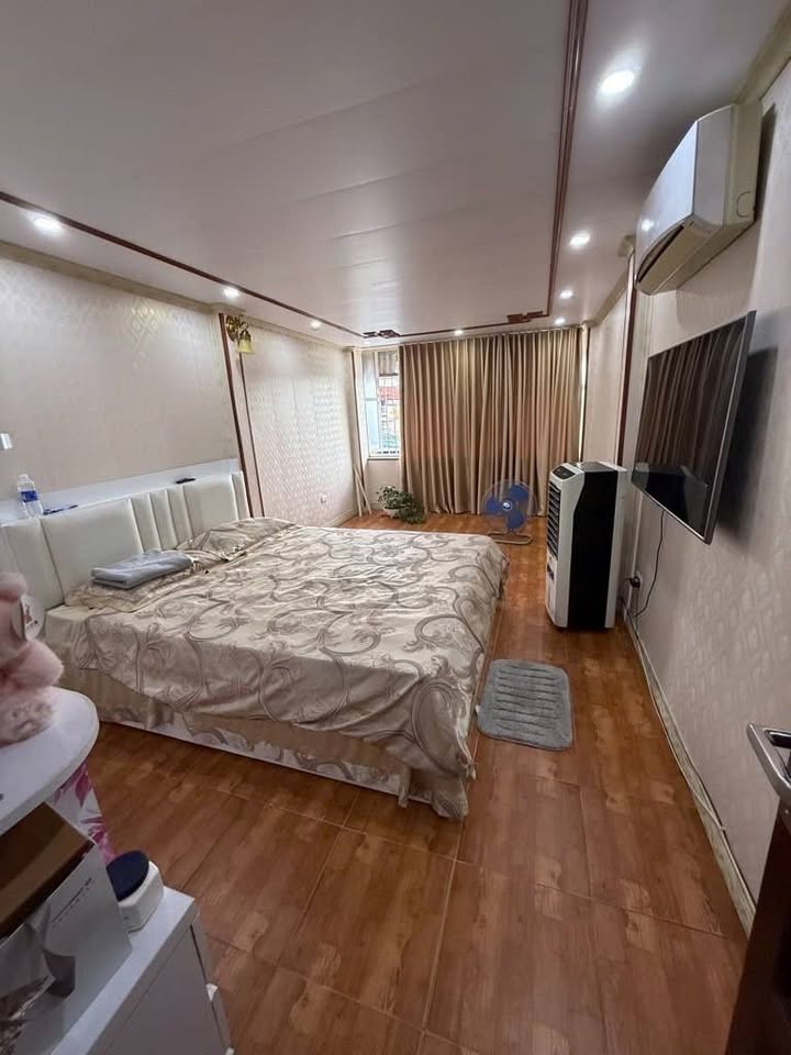 Đất mặt phố Tam Trinh 135m² giá 57 tỷ - Kinh doanh sầm uất, ô tô đỗ cửa!