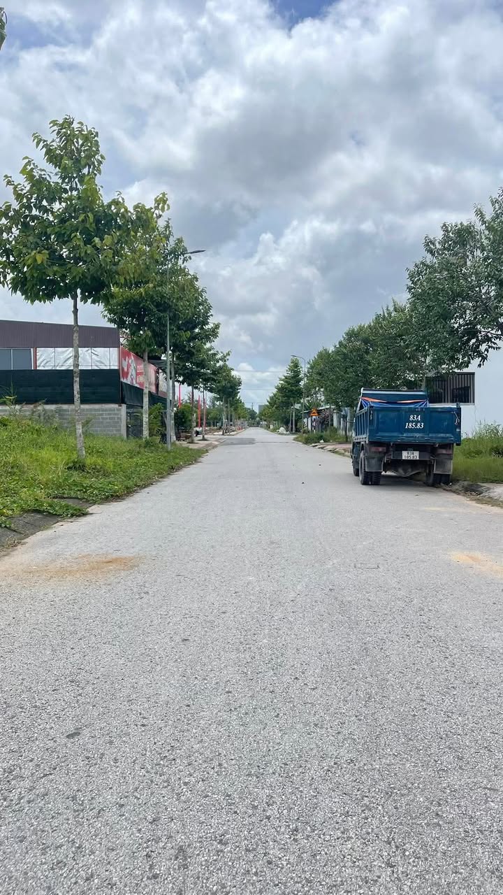 Nhà Trệt Lầu Đường Số 10, Khu Đô Thị 5A, Sóc Trăng - Chỉ 2.99 tỷ, Sân Đậu Ô Tô