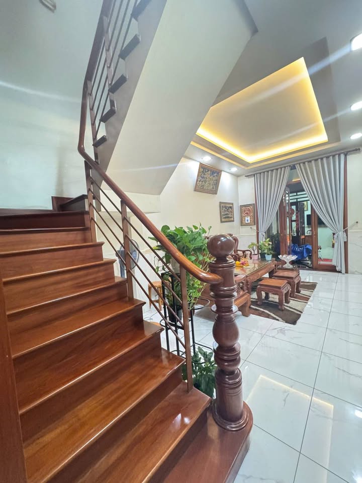 Nhà 3 Tầng Đường Lê Trọng Tấn, 182m² giá 20 tỷ - Thiết kế sang trọng, hẻm xe hơi