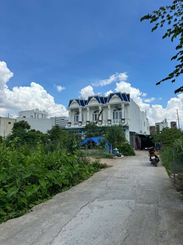 Đất nền 2 mặt tiền 650m² tại Cần Thơ - Sổ hồng chính chủ, giá thỏa thuận!