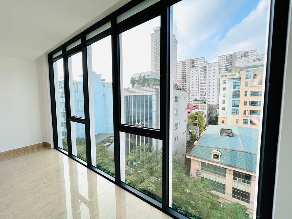 Văn phòng cho thuê tại Duy Tân 150m² giá chỉ 30 triệu - Không gian rộng thoáng, dễ dàng setup!