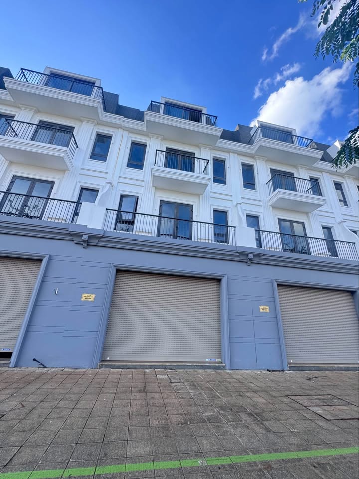 Nhà 4 tầng mặt tiền Nguyễn Chí Thanh 124m² giá 8.8 tỷ - Đối diện Quảng trường sầm uất!