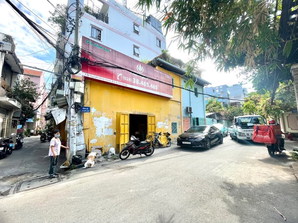 Nhà mặt phố lô góc Nguyễn Đình Chính 76.1m² giá 14.5 tỷ - Cơ hội đầu tư tuyệt vời!