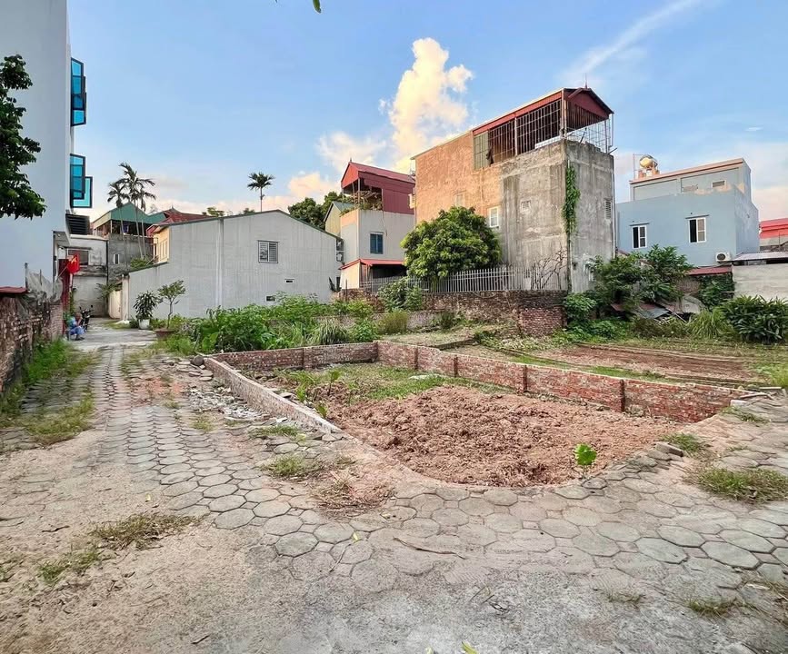 Đất Lô Góc Đặng Xá 50m² giá 3 tỷ - Vị trí trung tâm, ô tô đỗ thoải mái!