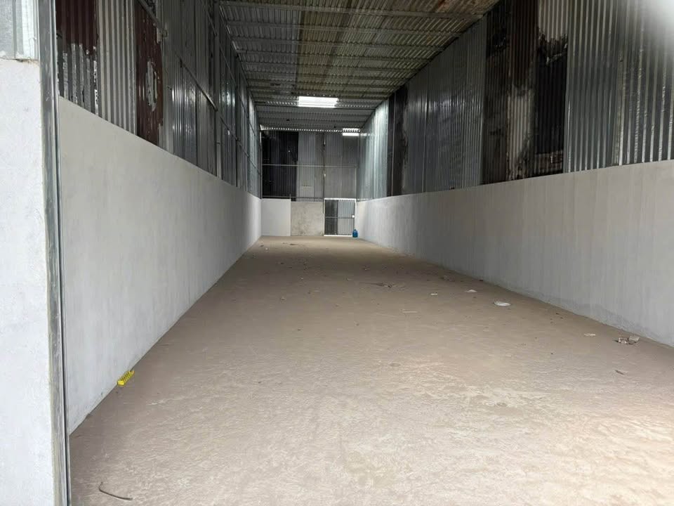 Kho cho thuê quận 12 240m² giá 10 triệu - Đường tải lớn, xe Conteno đậu cửa!