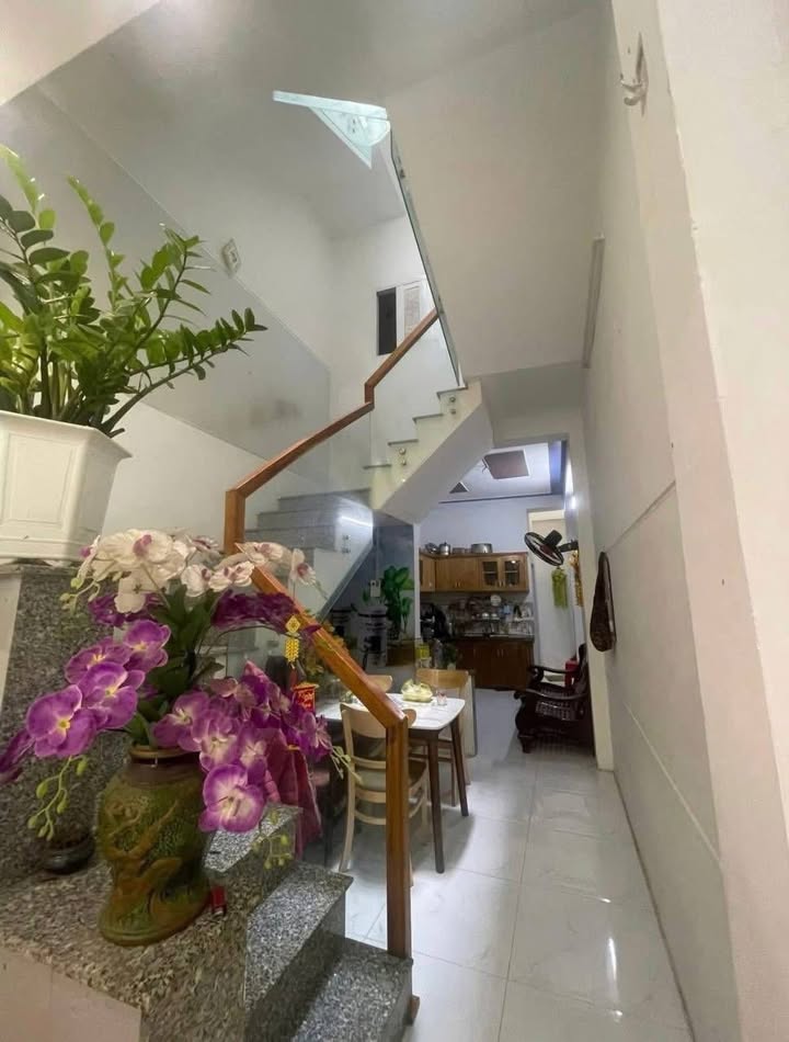 Nhà mặt tiền Nguyễn Hoàng, Đống Đa, Quy Nhơn 45m² giá 3 tỷ - Kinh doanh tốt!