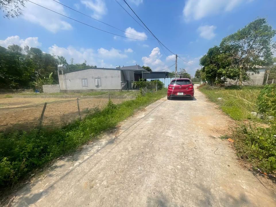 Đất nền Vinh Lộc, Nghệ An 200m² giá 3 tỷ - Vị trí đẹp, giao thông thuận lợi!