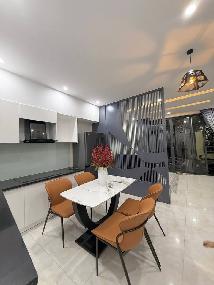 Nhà 4 tầng mặt tiền Dũng Sĩ Thanh Khê, Đà Nẵng 49m² giá 3.97 tỷ - Thiết kế trẻ trung, gần biển!