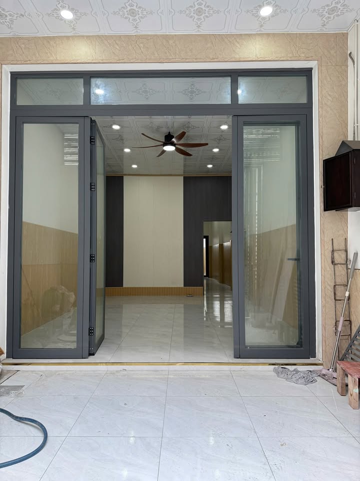 Nhà bán Hóc Môn 76m² giá 3.45 tỷ - Vị trí đắc địa, thương lượng tốt!