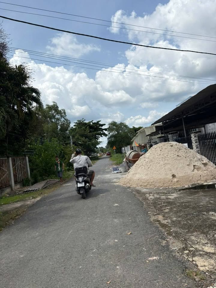 Đất thổ cư Hẻm 20 Phạm Hùng 548.8m² giá 1.8 tỷ - Hướng Đông, đầu nở 10m