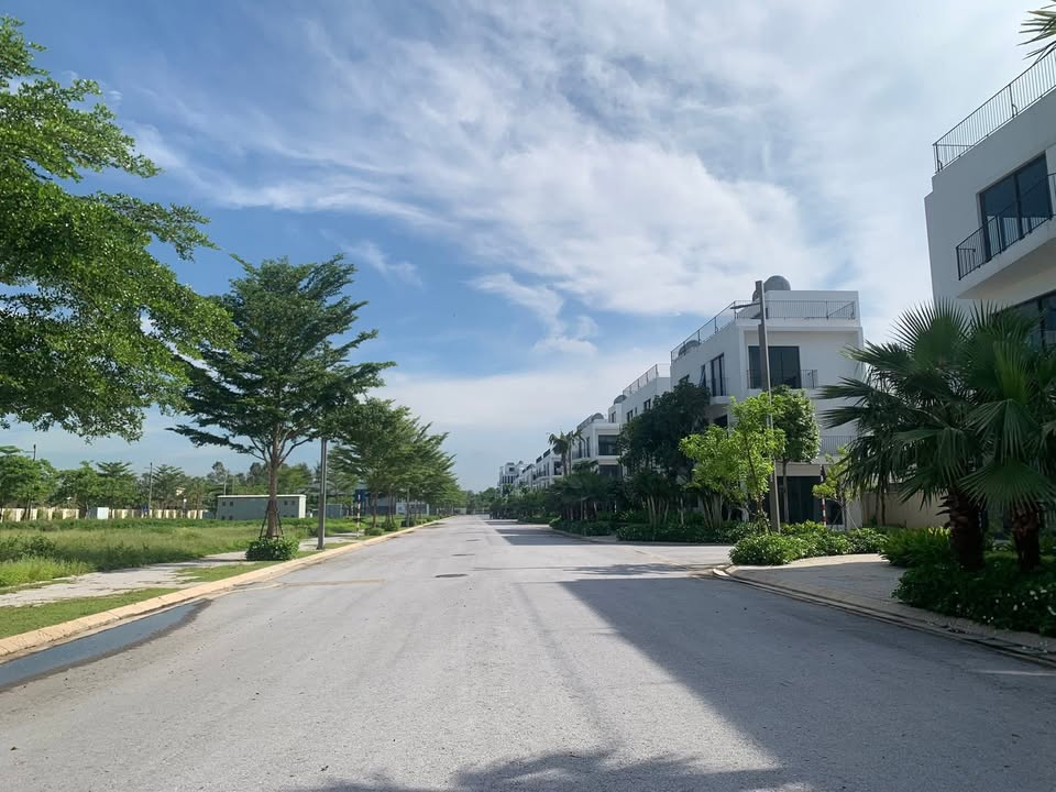 Bán gấp căn biệt thự mặt biển Vlasta Sầm Sơn 231m² giá 12 tỷ - Đầu tư an nhàn!