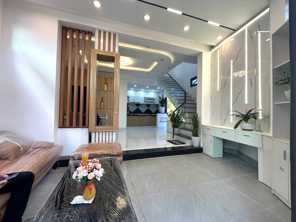 Nhà 2 tầng cho thuê tại phố Hoàng Diệu, Đà Nẵng 53m² - Full nội thất, giá 17 triệu/tháng!