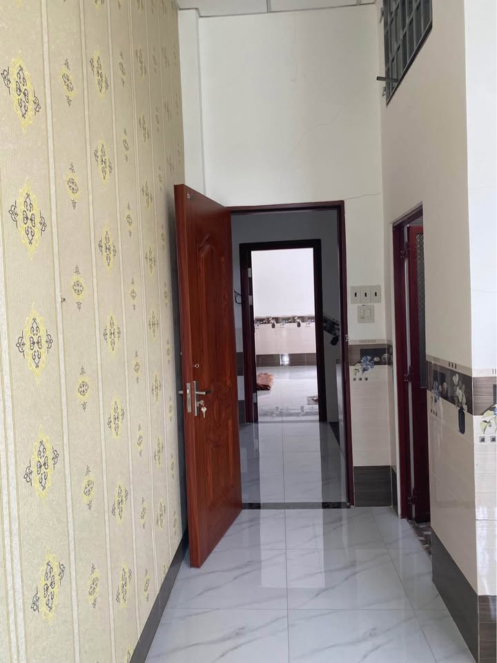 Nhà 2 tầng đường Trần Tế Xương, Cao Lãnh 103m² giá 2 tỷ - Tiện nghi đầy đủ!