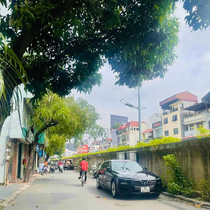 Đất Tứ Liên, Âu Cơ 50m² giá 11.8 tỷ - Sổ đỏ chính chủ, vị trí đẹp!