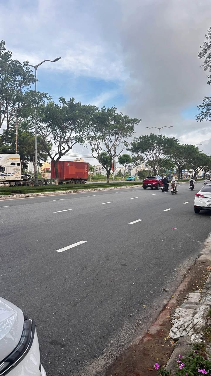 Nhà 2 tầng mặt tiền Lê Văn Hiến 190m² giá 12 tỷ - Cơ hội đầu tư tuyệt vời!